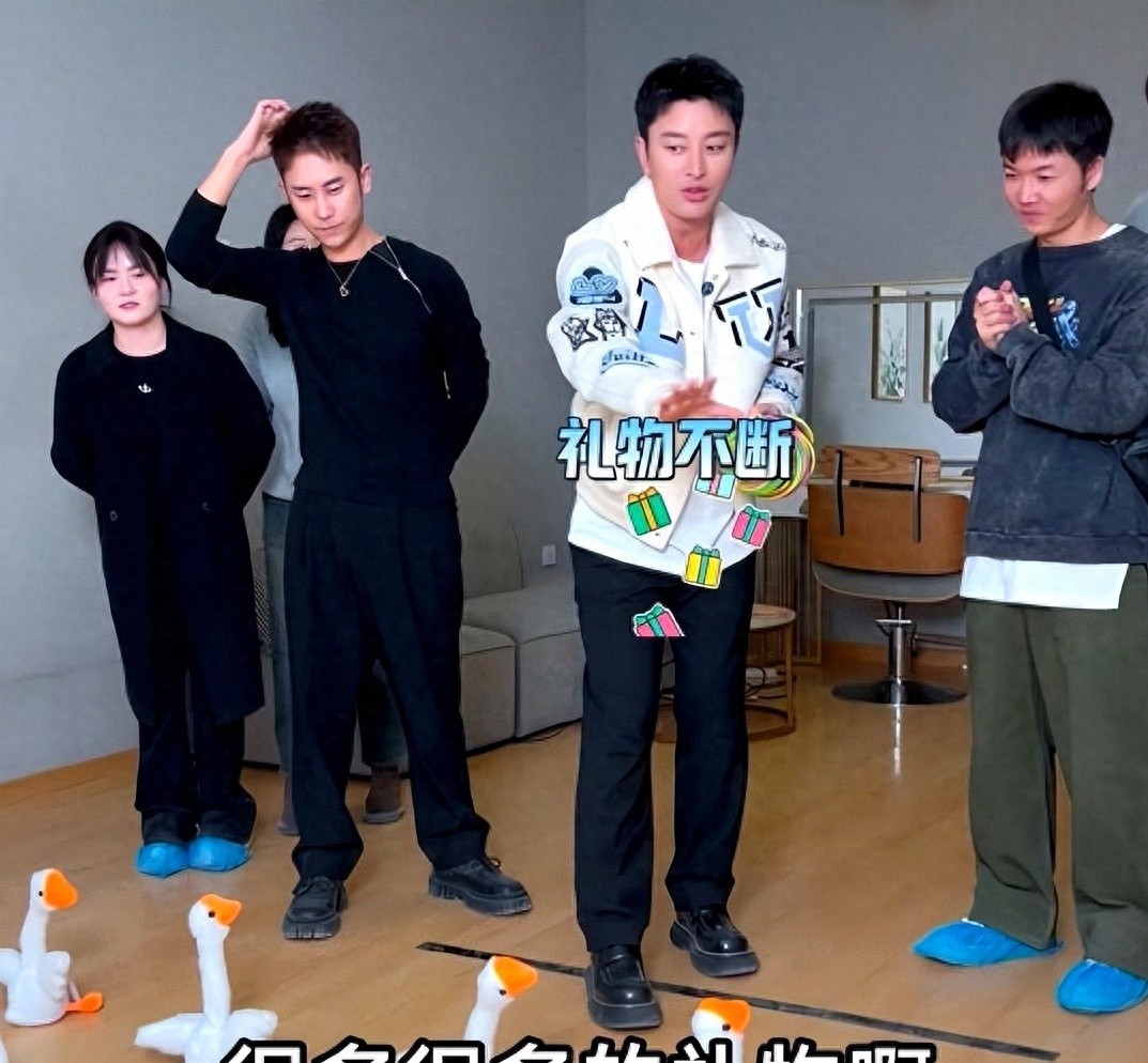 24小时待命、浴缸陪夜、洗内裤接口水，多位助理曝内娱畸形服务