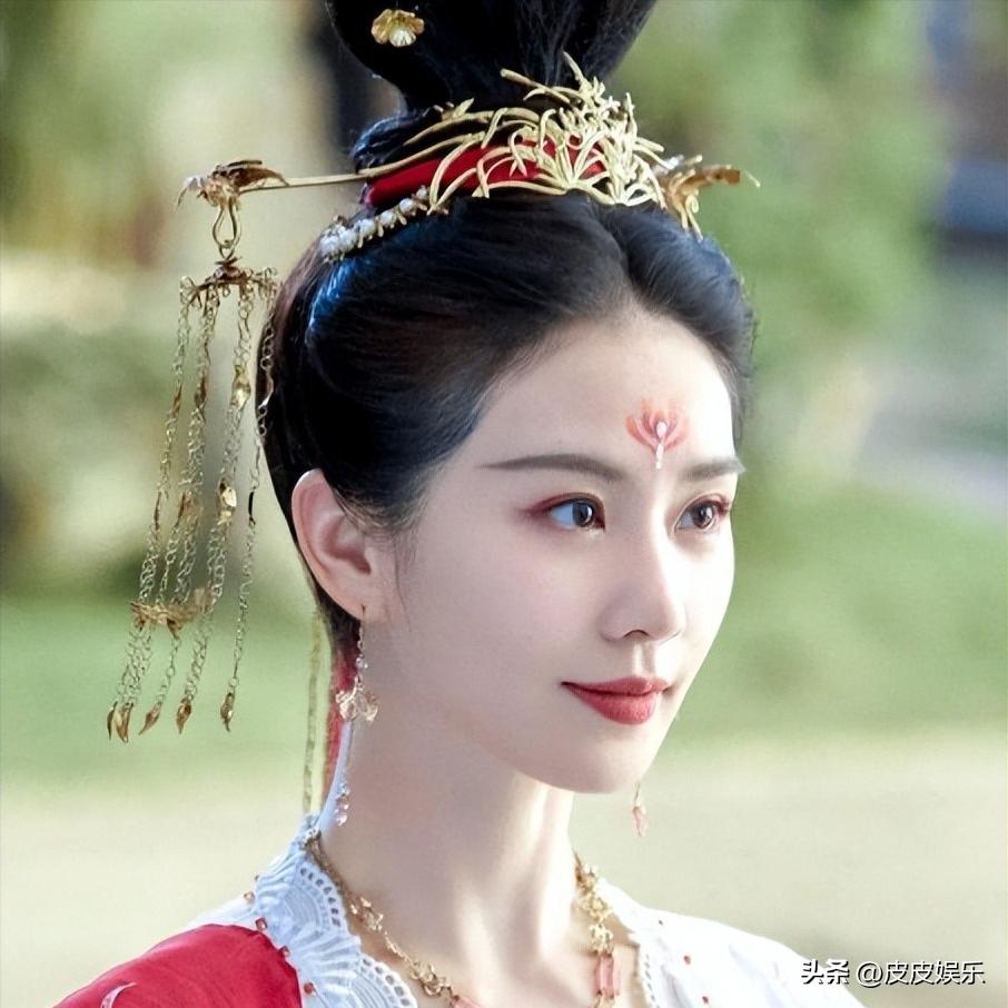 表面女神私下文盲 娱乐圈学历争议_娱乐圈谁学历最低_赵露思白鹿杨幂刘诗诗真实学历曝光