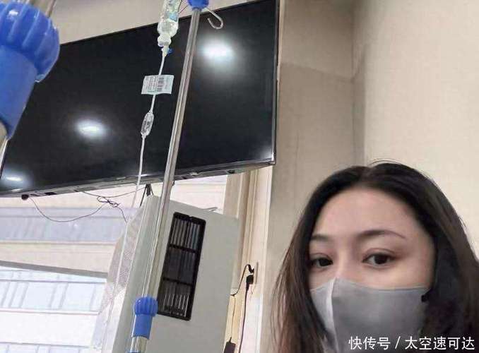 张馨予生病住院令人心疼，私下救助流浪猫素颜生活太接地气