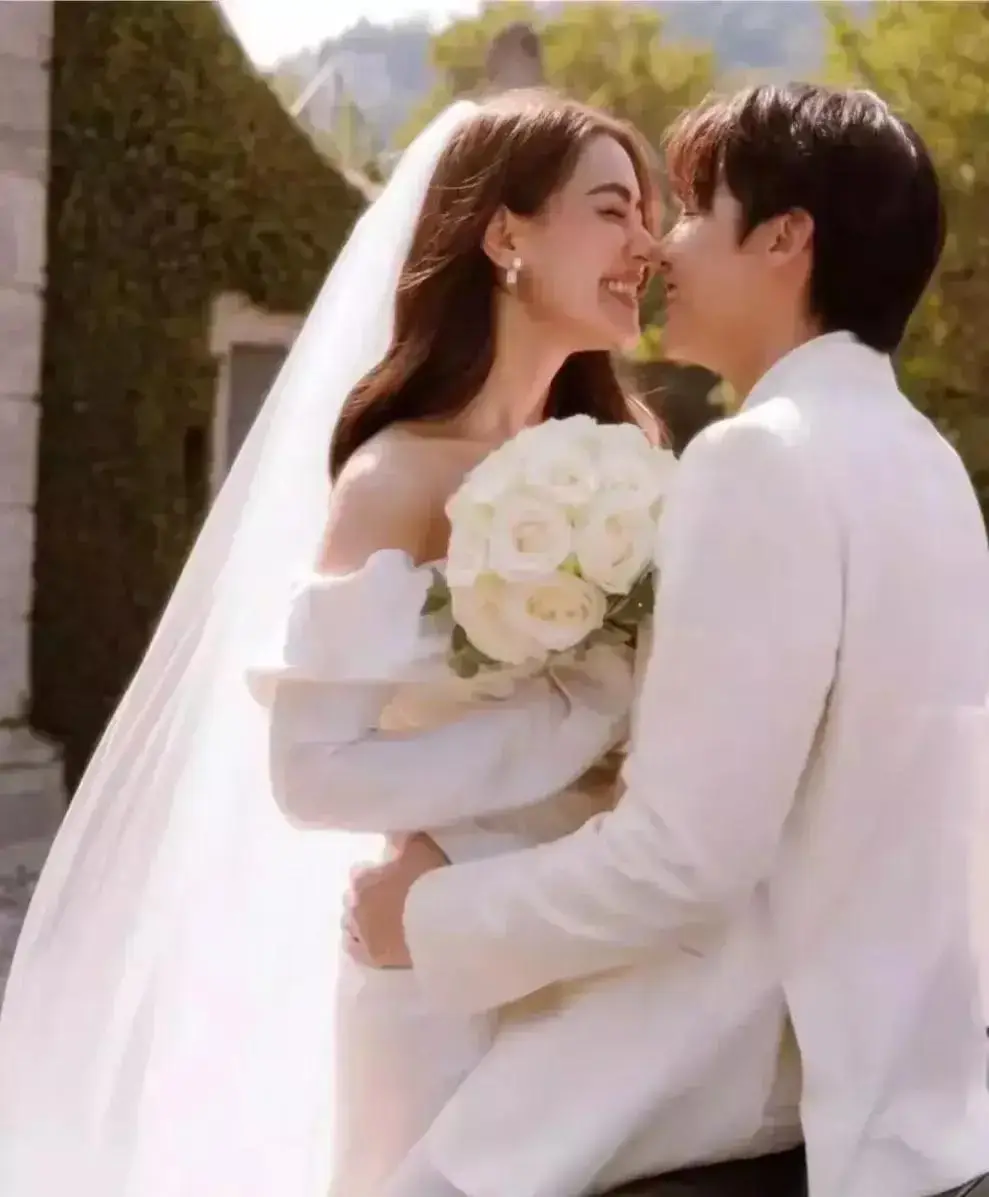 泰国明星因戏生情 婚姻故事_泰国娱乐圈明星夫妻 真实爱情_娱乐圈文情侣节目