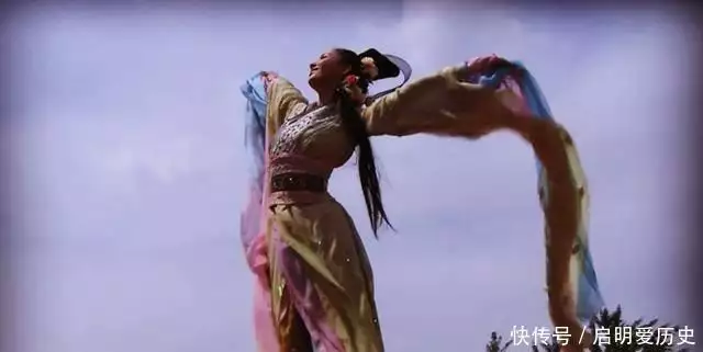 拖地长裙 古代贵族女子 穿着规定_女明星穿拖地长裙